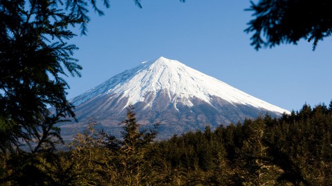 Lecture about The great Mount Fuji by Katsushika Hokusai.