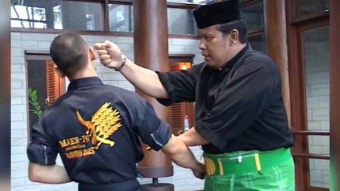 Pencak Silat - Maenpo Peupeuhan - The Art of Fighting