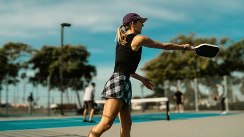 How to Choose a Pickleball Paddle: A Simple Guide