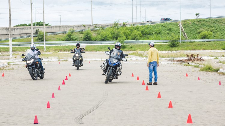 CURSO DE PILOTAGEM DE MOTO: DO BÁSICO AO AVANÇADO