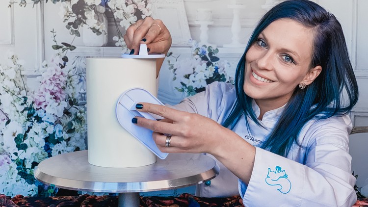 Cake Decorating Essentials: Nailing Fondant