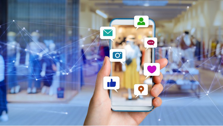 Online Geld verdienen mit Social Media Jobs