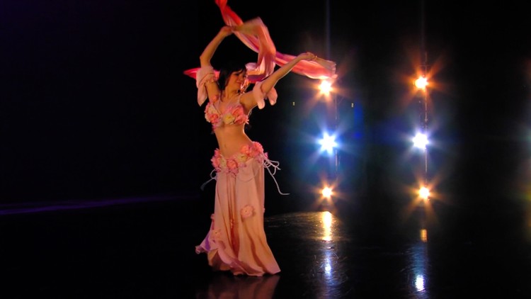 "Silk Flame - Bellydance with Fan Veils" - Tanna Valentine