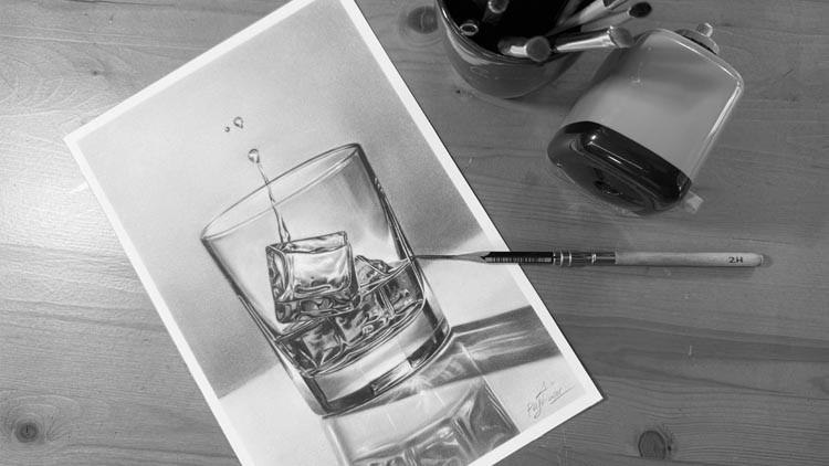 Disegno iperrealistico a matita: vetro e trasparenze